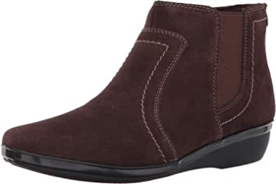 Dunkelbraunes Wildleder Clarks Everlay Leigh Ankle Bootie Für Damen