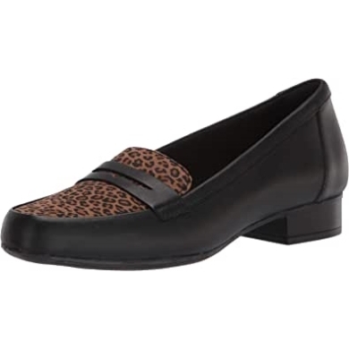 Damen-loafer Von Juliet Coast Clarks Aus Schwarzem Leder Mit Leopardenmuster