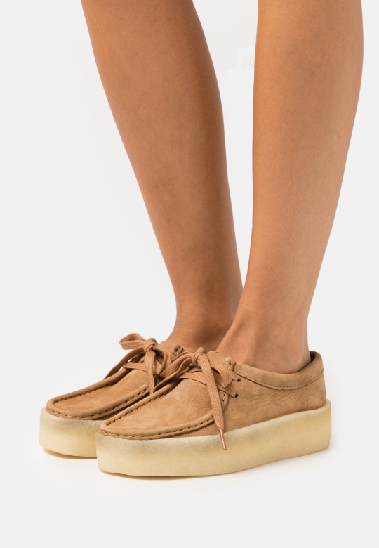 Clarks Wallabee Cup Lässige Schnürschuhe Tan