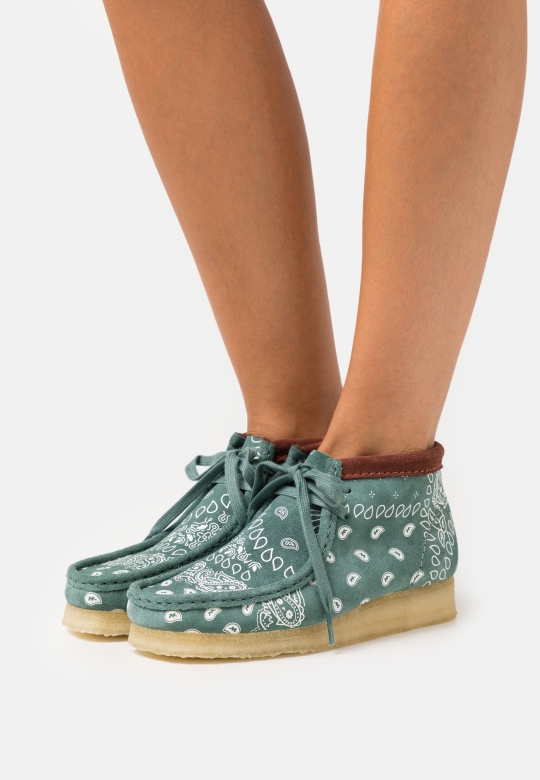 Clarks Wallabee Lässige Schnürschuhe Grün
