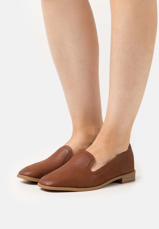 Pure Hall Slip-ons Tan Clarks