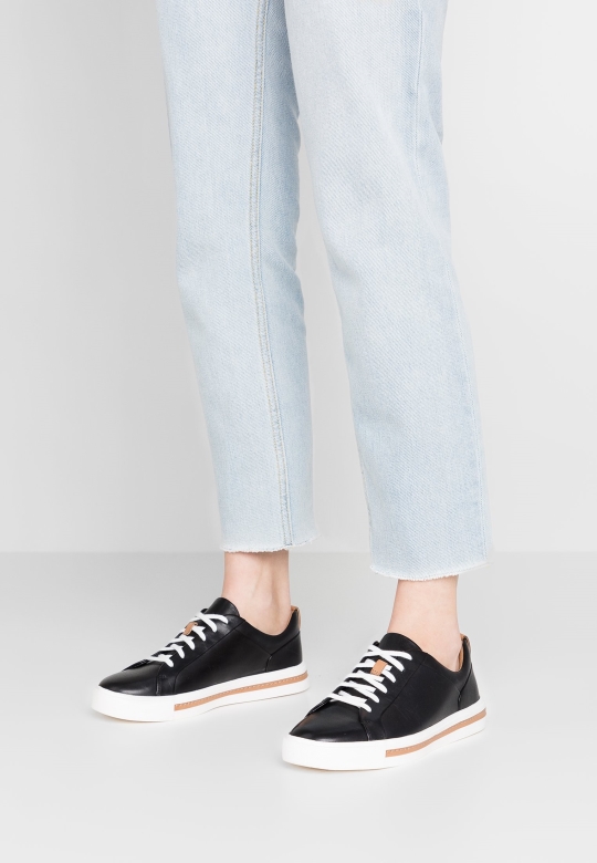Black Clarks Un Maui Spitzenturnschuhe