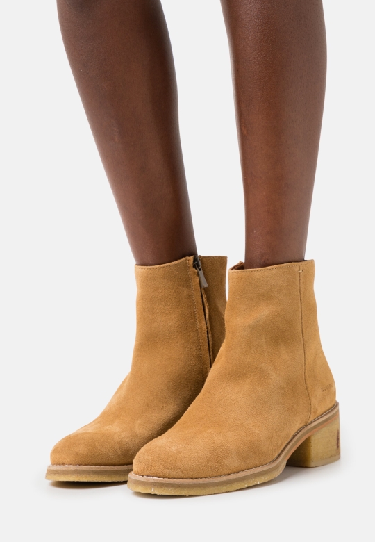 Hellbraune Clarks Amara Klassische Stiefeletten