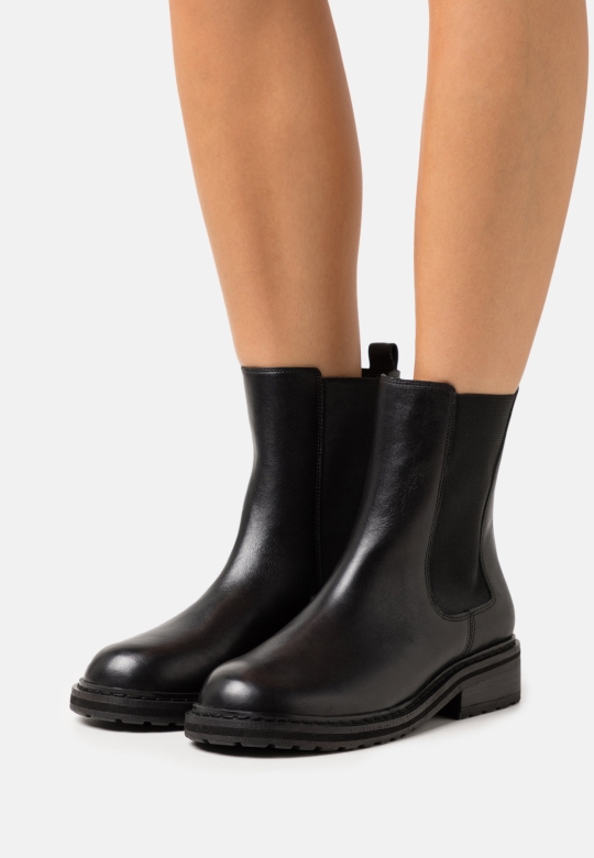 Schwarze Clarks Tilham Chelsea Klassische Stiefeletten