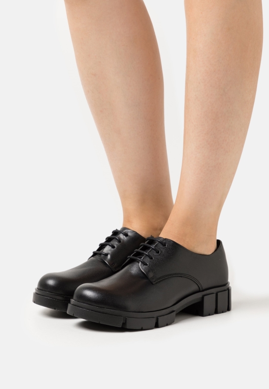 Clarks Teala Lace Schnürschuhe Schwarz