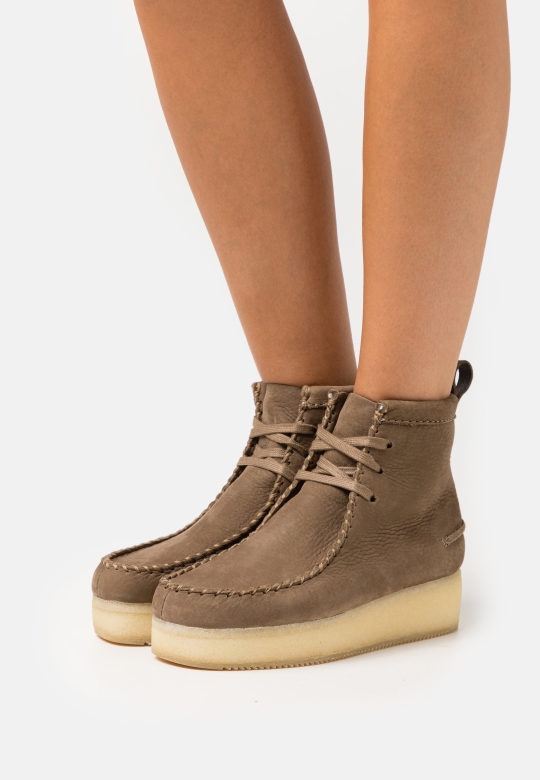 Wallabee Schnürstiefeletten Clarks Hellbraun