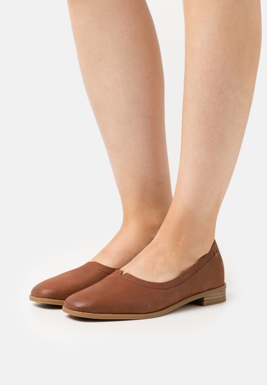 Pure Walk Pantoffel Clarks Dark Tan Lea