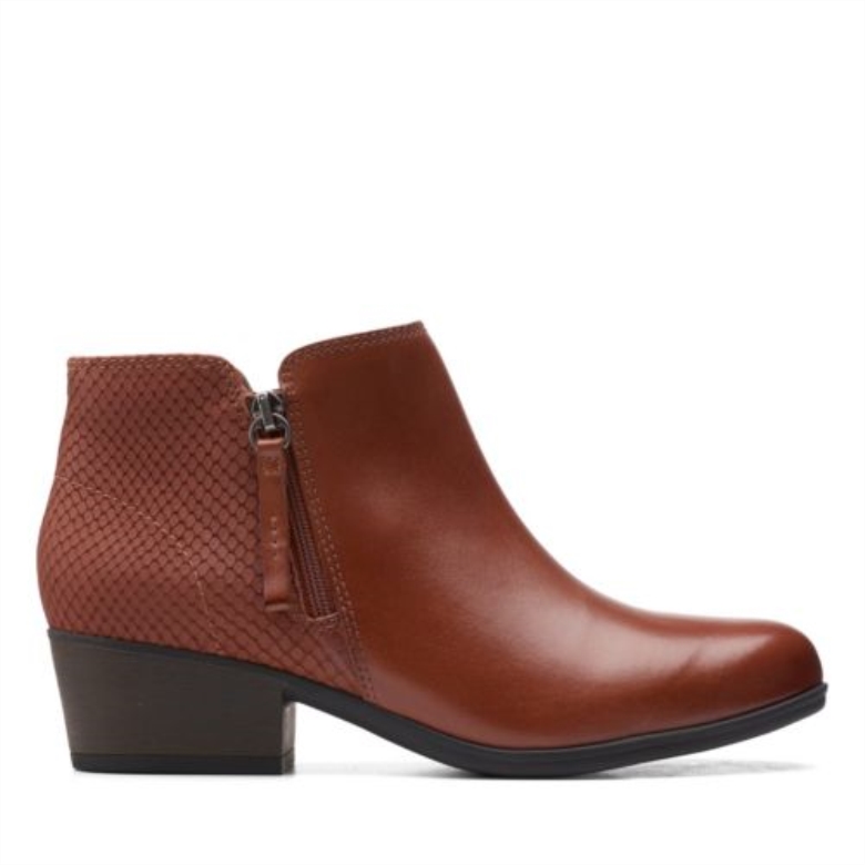Adreena Hoffe Clarks Mahoga Die