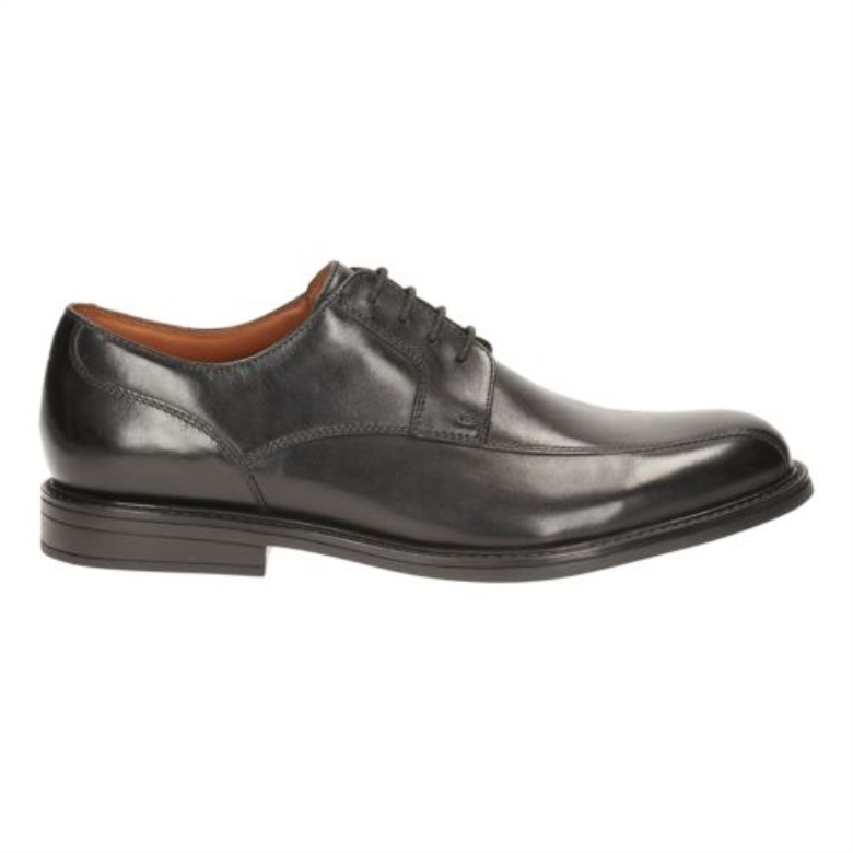 Beckfield über Clarks Schwarzem Leder