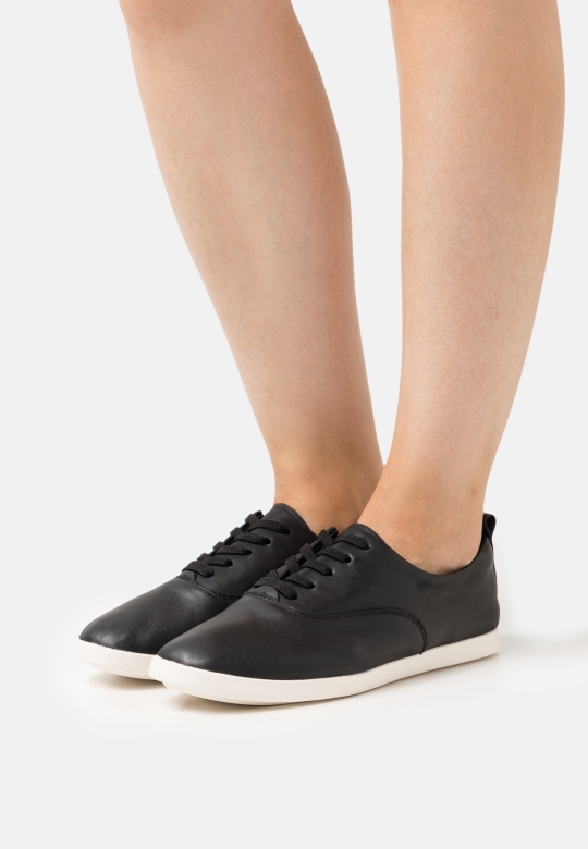 Schwarze Ace Lite Krawatte Lässige Schnürschuhe Clarks