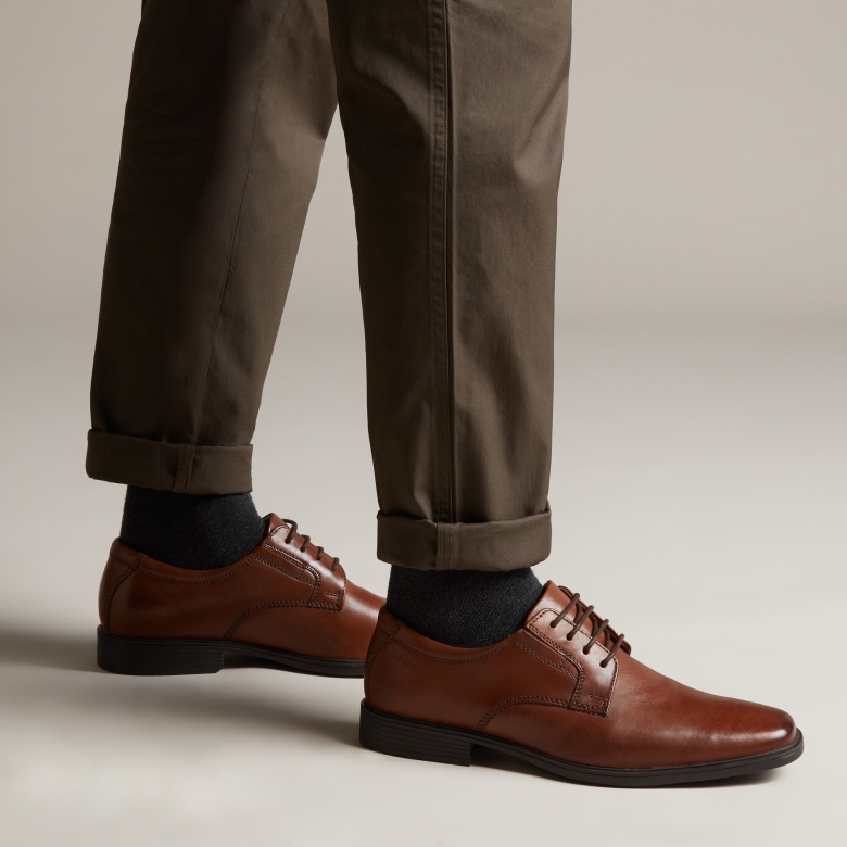 Dunkelbraunes Leder Clarks Tilden Einfarbig