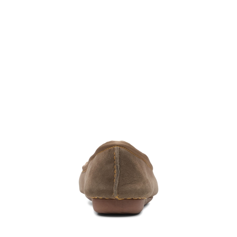 Dunkeloliv Wildleder Clarks Freckle Ice