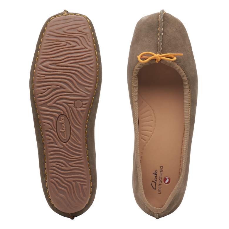 Dunkeloliv Wildleder Clarks Freckle Ice