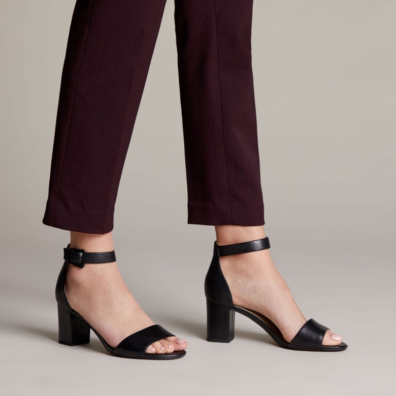 Deva Mae Clarks Aus Schwarzem Leder