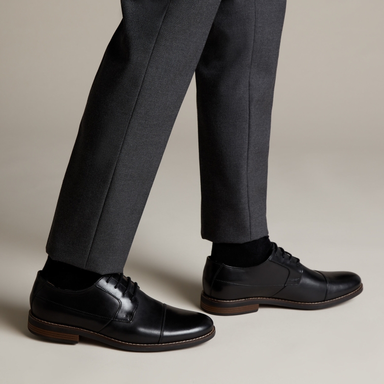 Clarks Beckenkappe Aus Schwarzem Leder