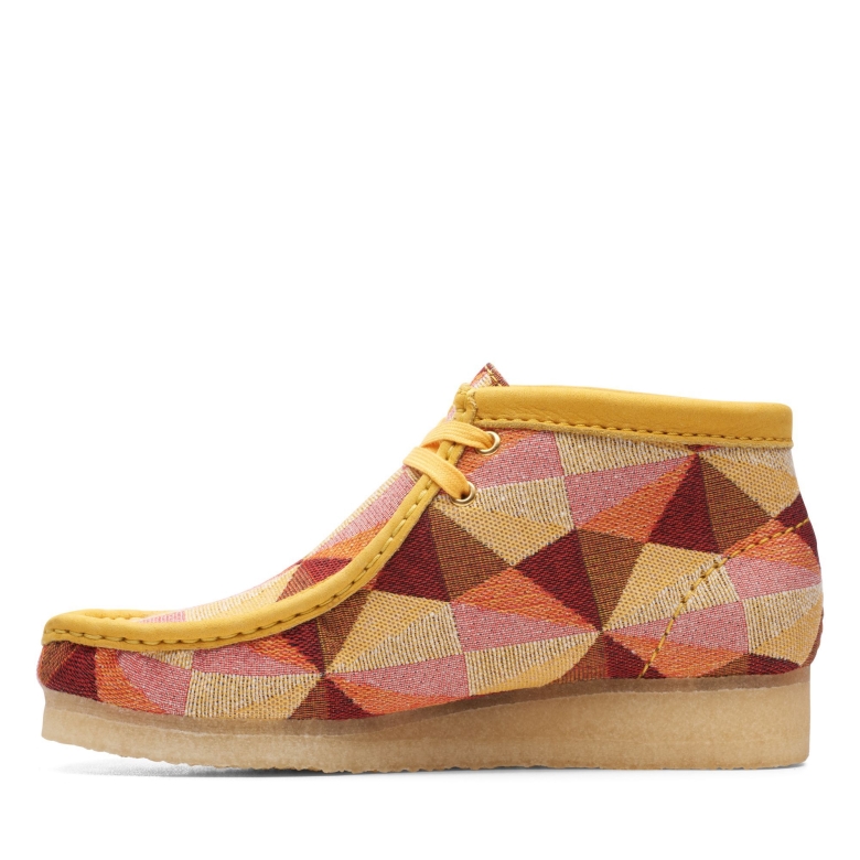 Gelber Kombi-wallabee-stiefel Clarks