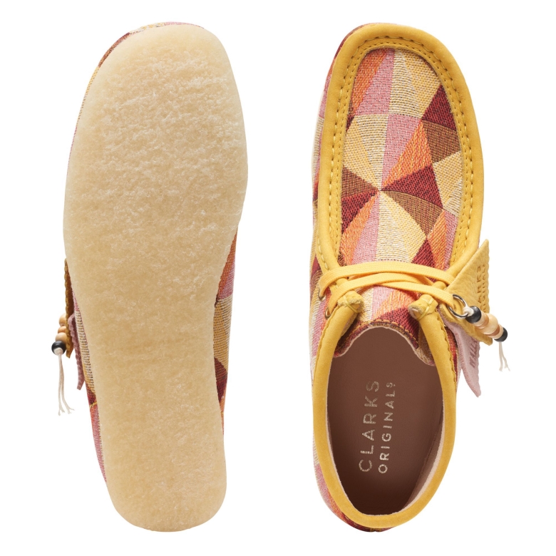 Gelber Kombi-wallabee-stiefel Clarks