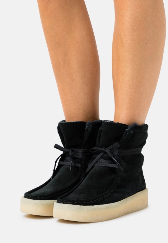 Wallabee Cup Schnürstiefeletten Clarks Schwarz